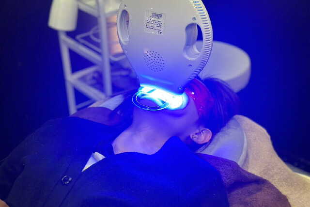 光（LED）ライトを照射