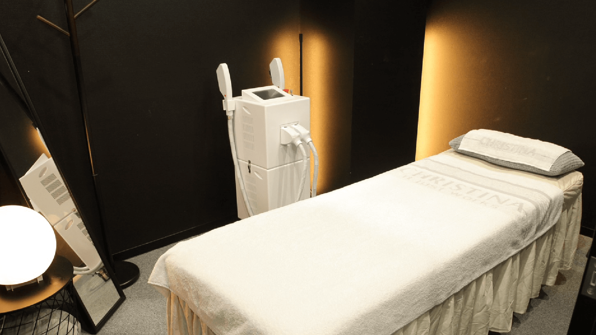 瀬術に使用する機器とベッド